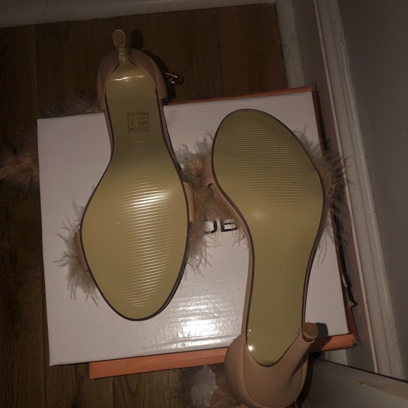 Beige Cape Robbin slippers/sandal heels - Picture 8 of 8